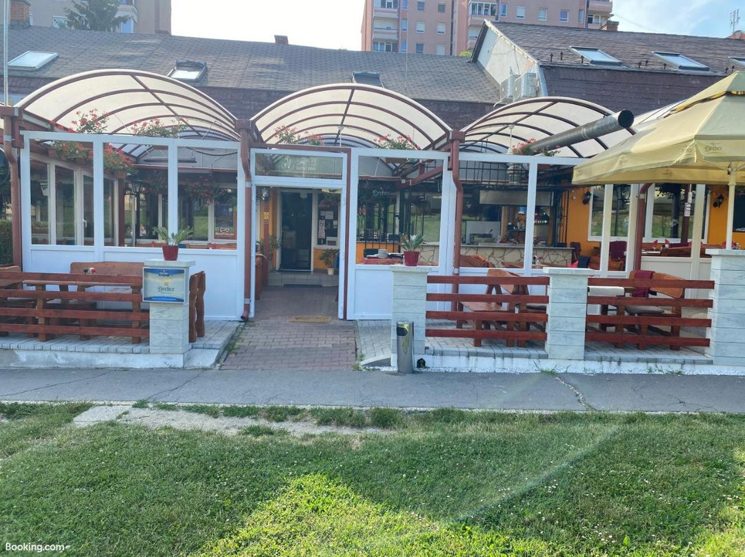 Kiskakas Vendeglo Es Panzio主图