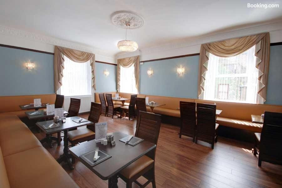 Waverley Hotel Peterhead主图