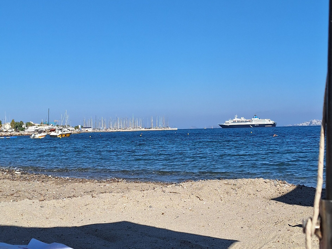 Paradiso Beach景点图片