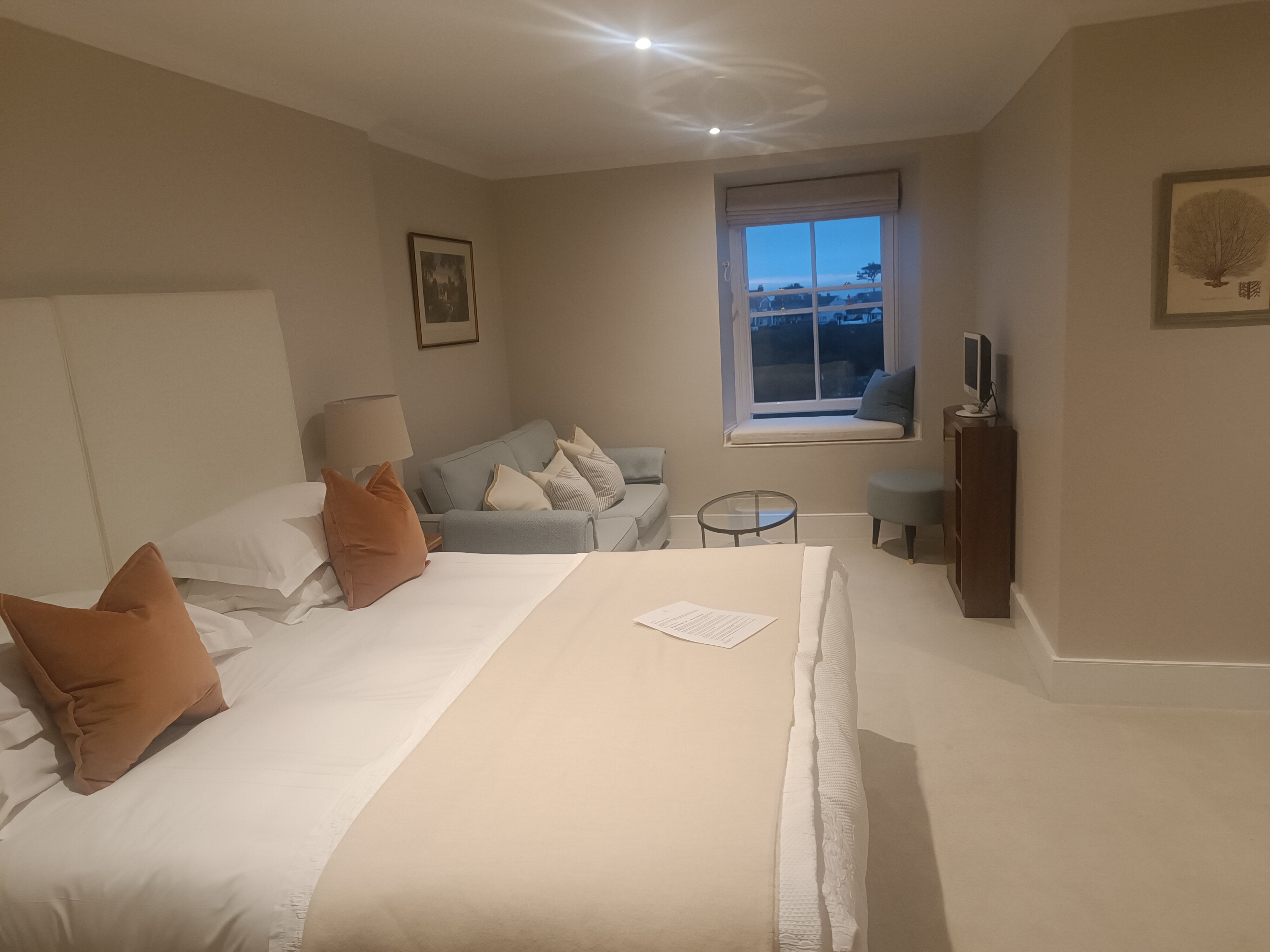 Manor Town House-客卧