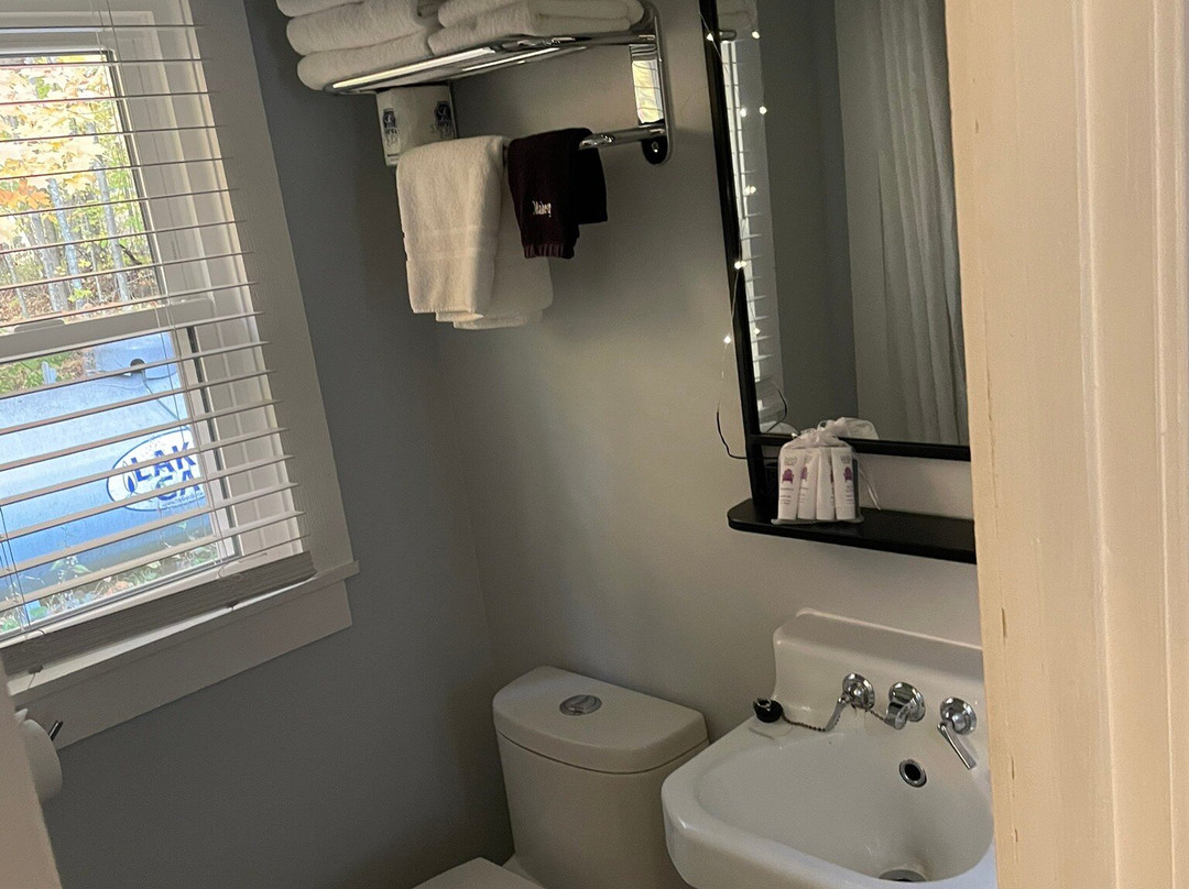 Julie's Park Cafe & Motel主图