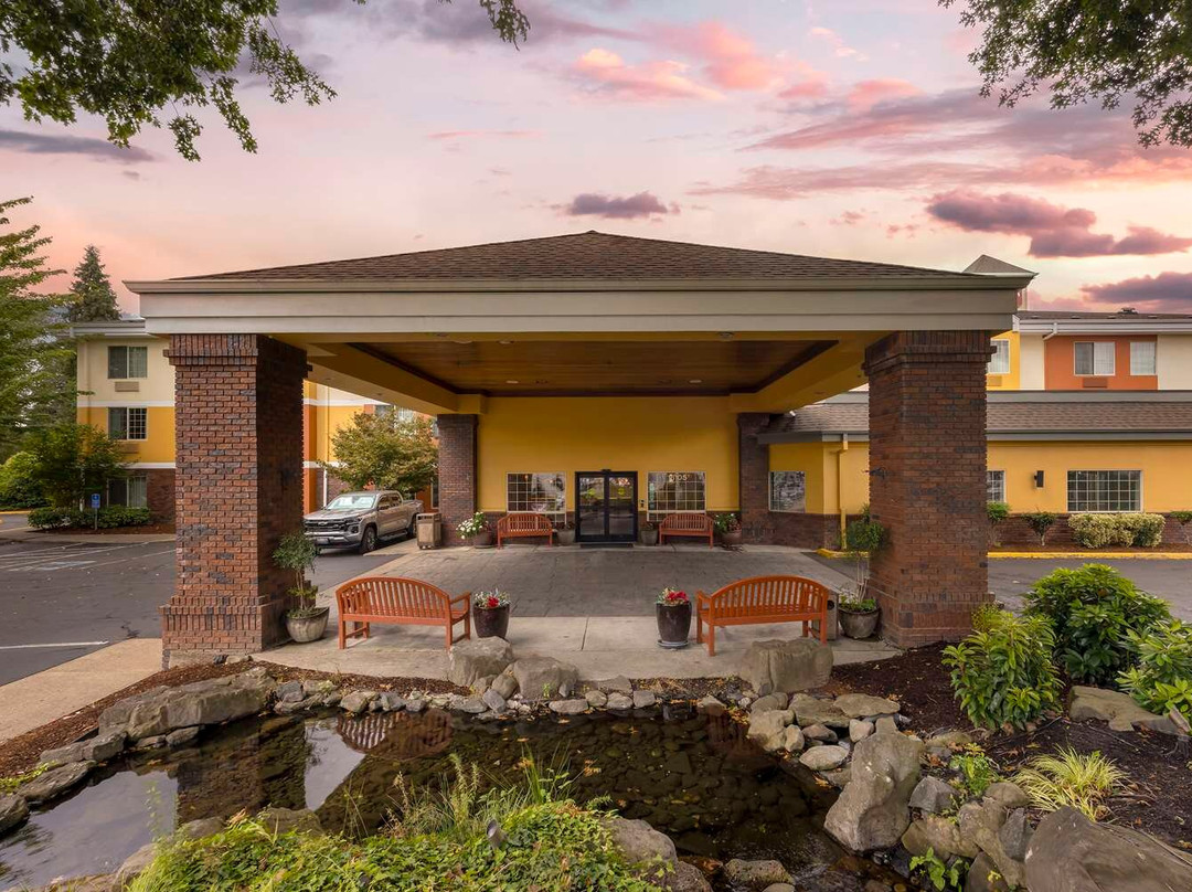 罗斯文贝斯特韦斯特优质套房酒店主图