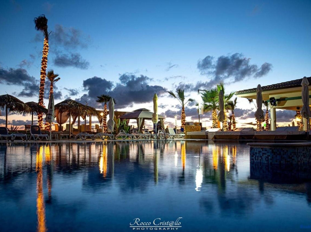 CoolBay Beach & Pool