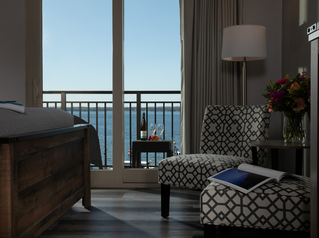 杰尼瓦湖海港酒店主图