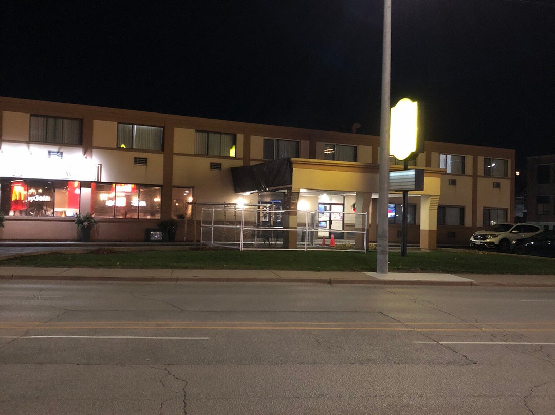 Super 8 by Wyndham Sarnia on主图