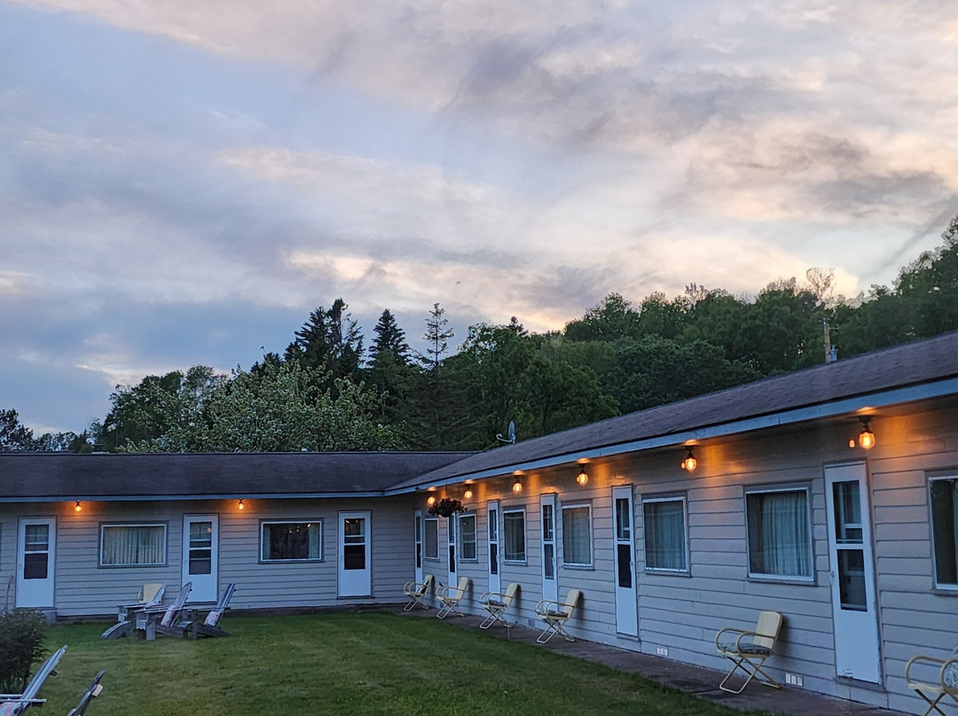 The Outpost Motel主图