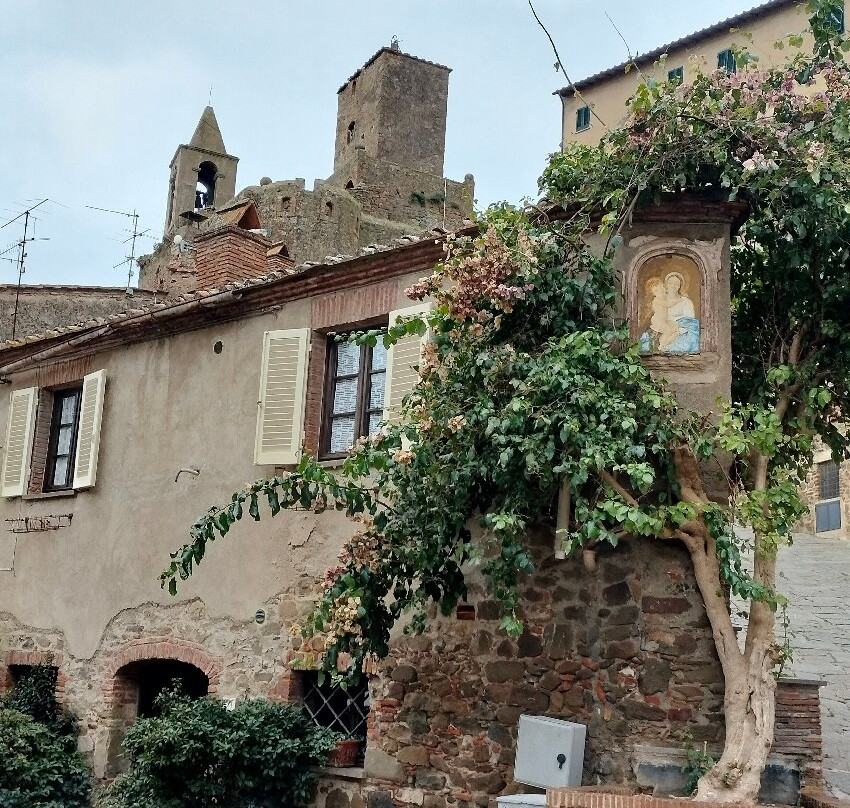 Chiesa di Santa Maria del Giglio-佩斯卡亚堡必去景点