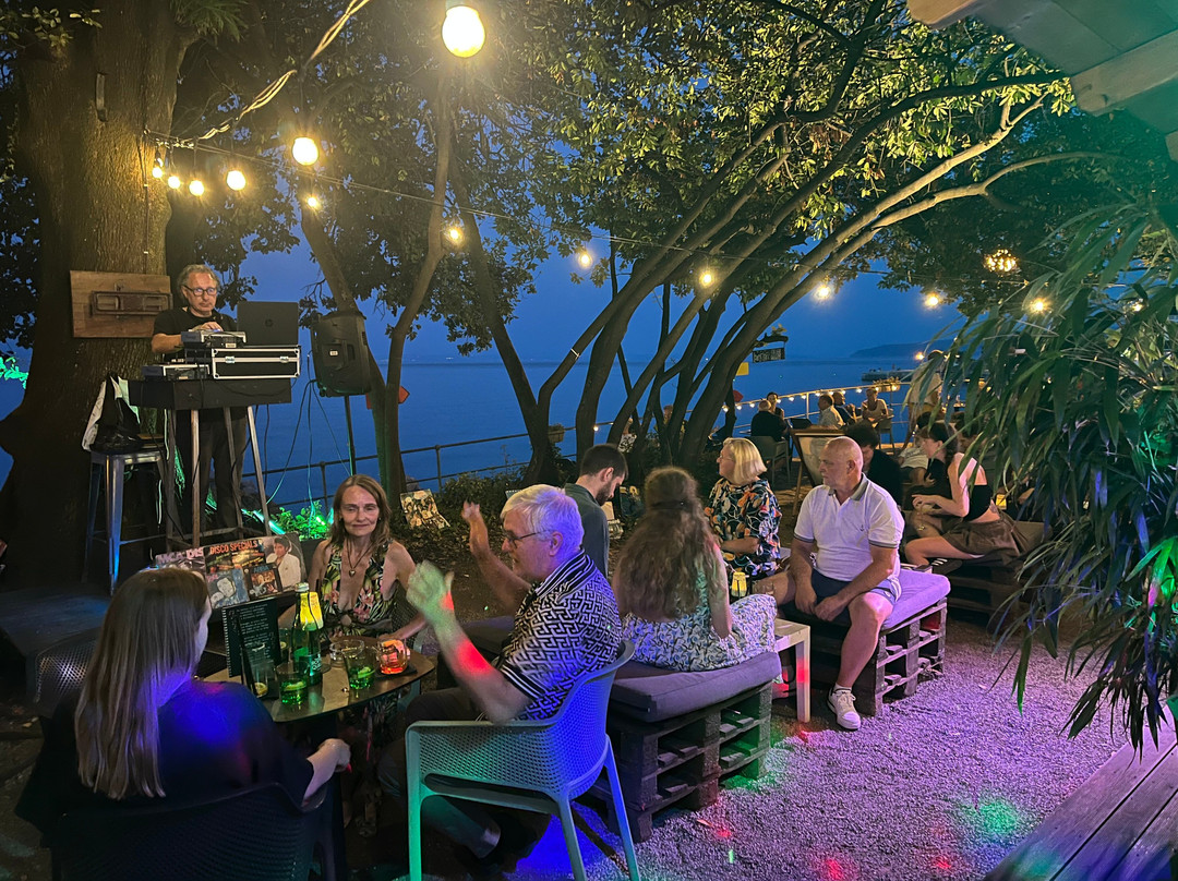 Cipera Beach Bar-洛夫兰必去景点