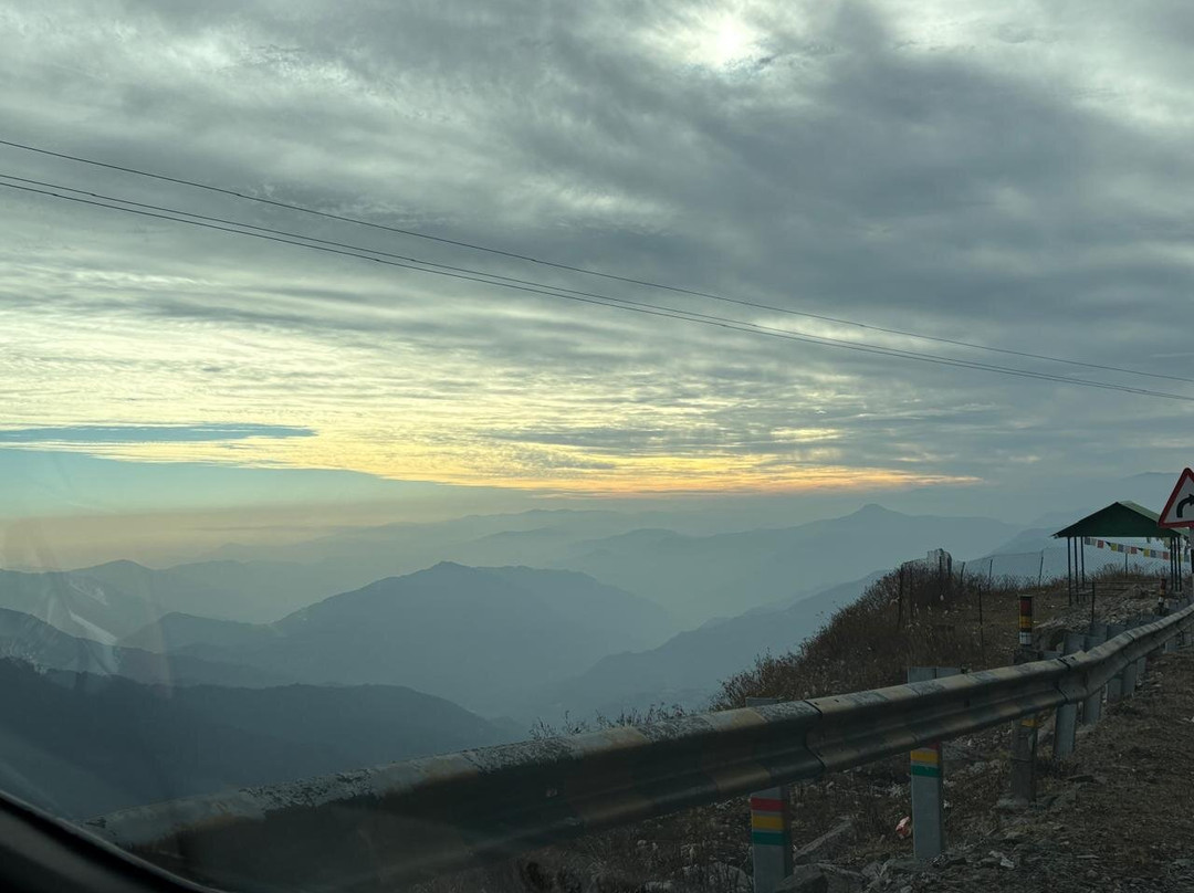 The Brothers' Tours & Travels-甘托克必去景点