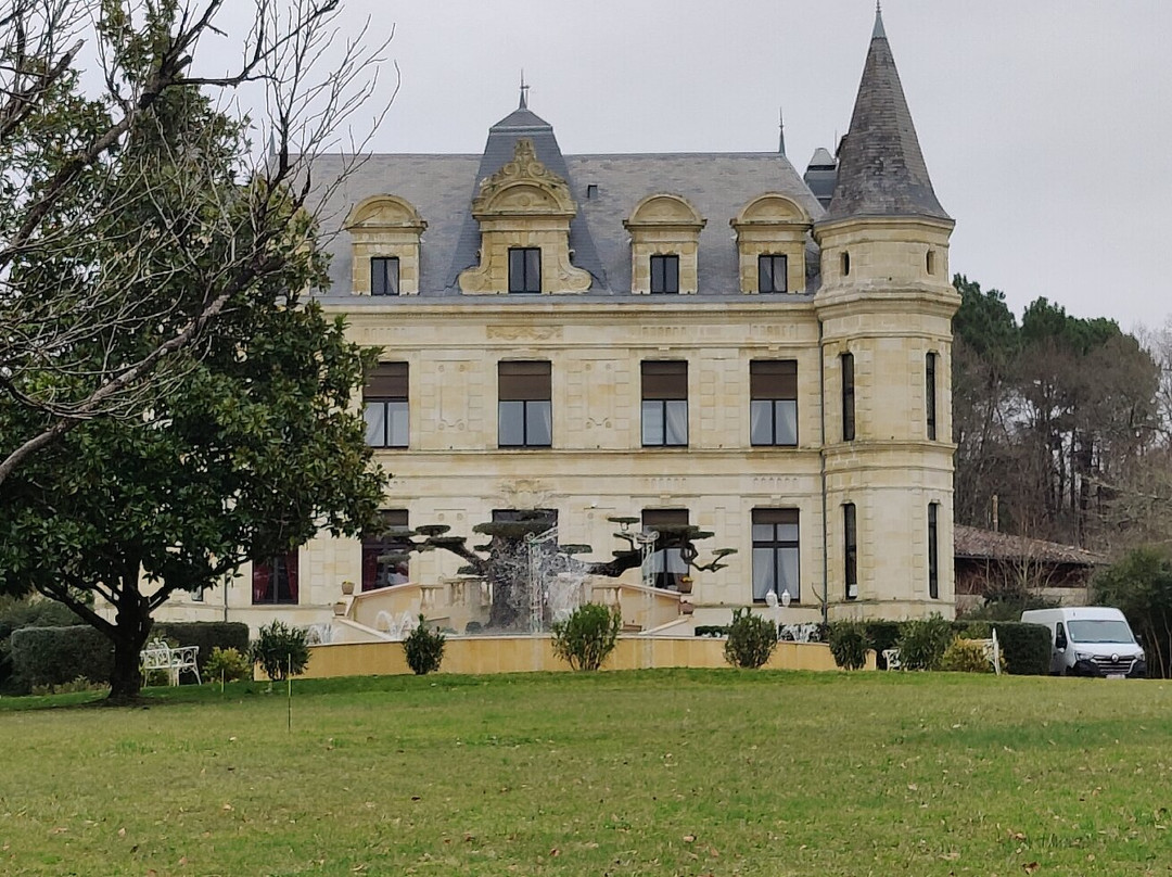 卡米亚克城堡酒店主图