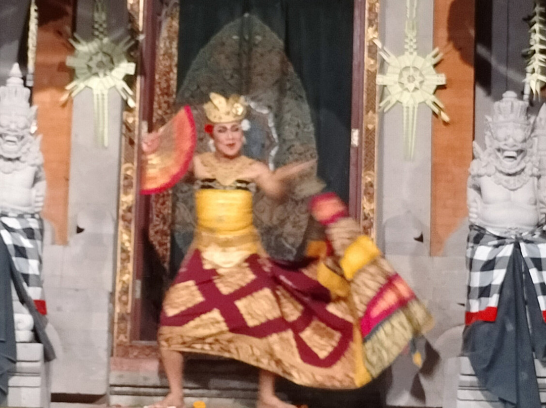 萨里-乌布必去景点