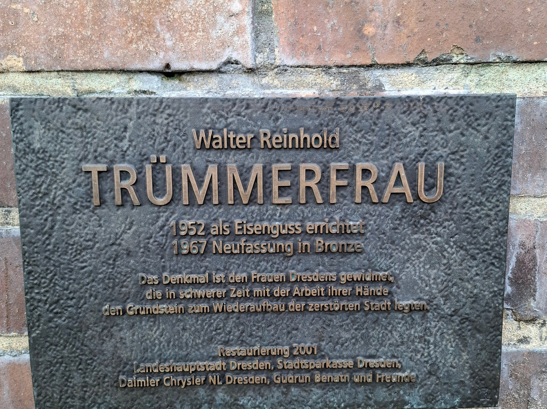 Denkmal Truemmerfrau-德累斯顿必去景点