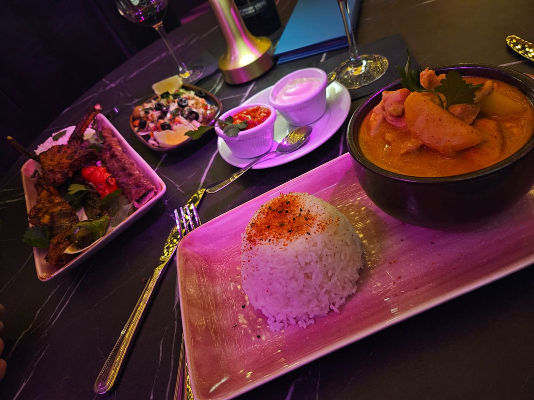 Ziiza Lounge & Grill