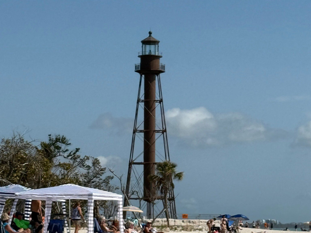 Lighthouse Beach Park景点图片