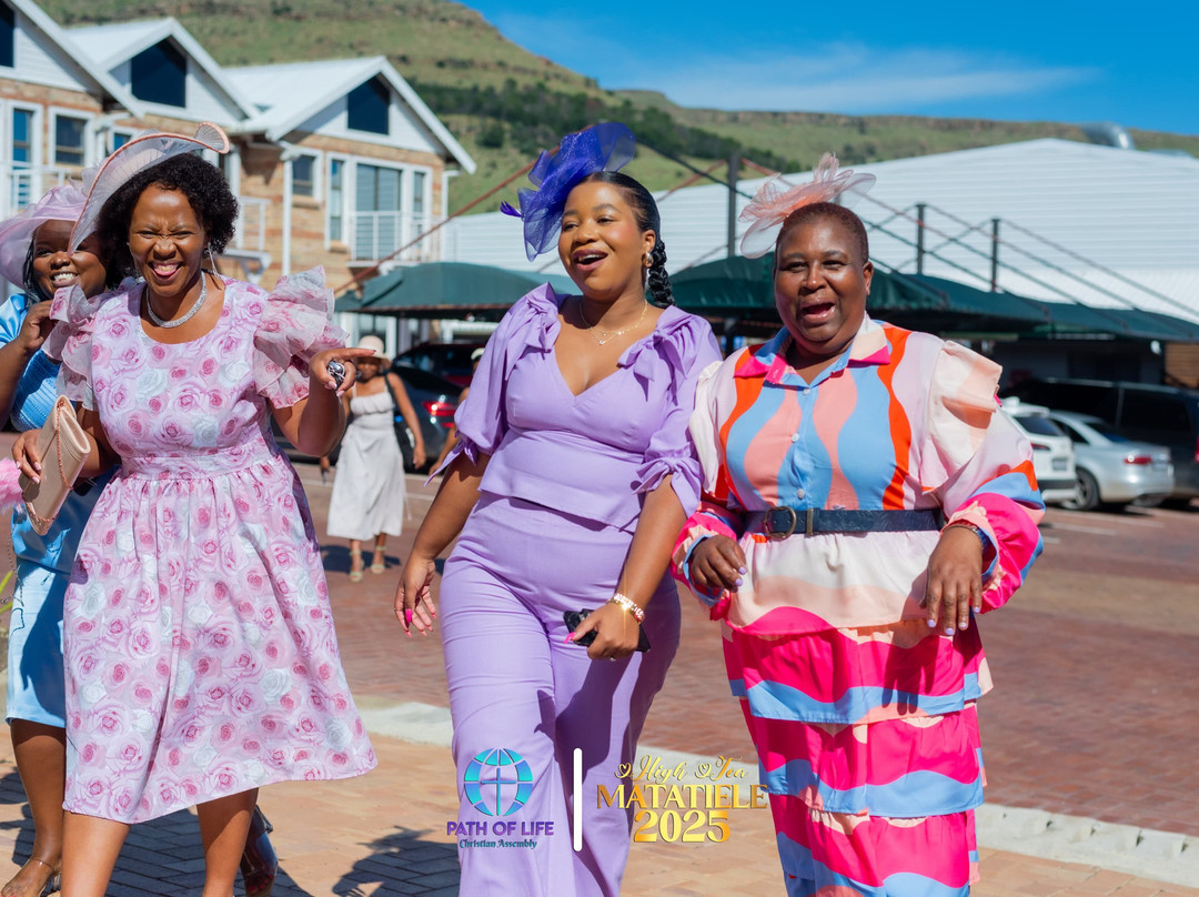 The Royal Courtyard主图