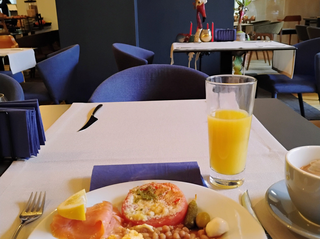 涂鸦画廊设计酒店主图