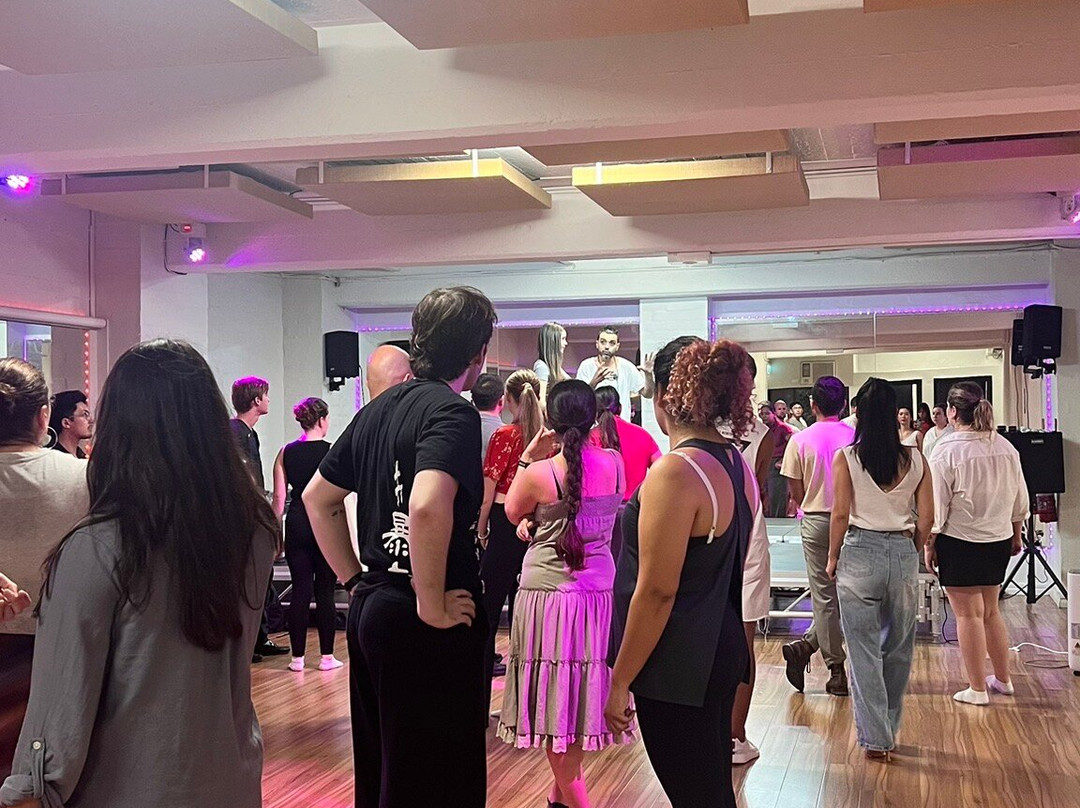 R&M Salsa and Bachata Dance School-悉尼必去景点
