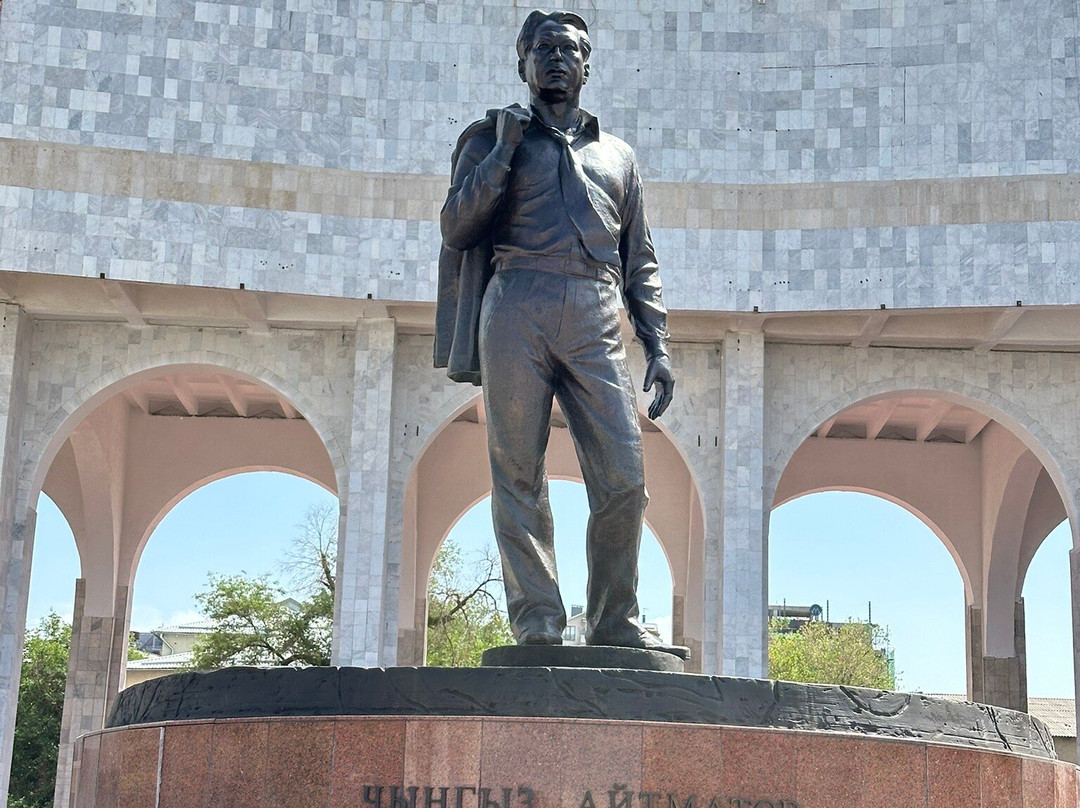 Monument to Chingiz Aitmatov-比斯凯克必去景点