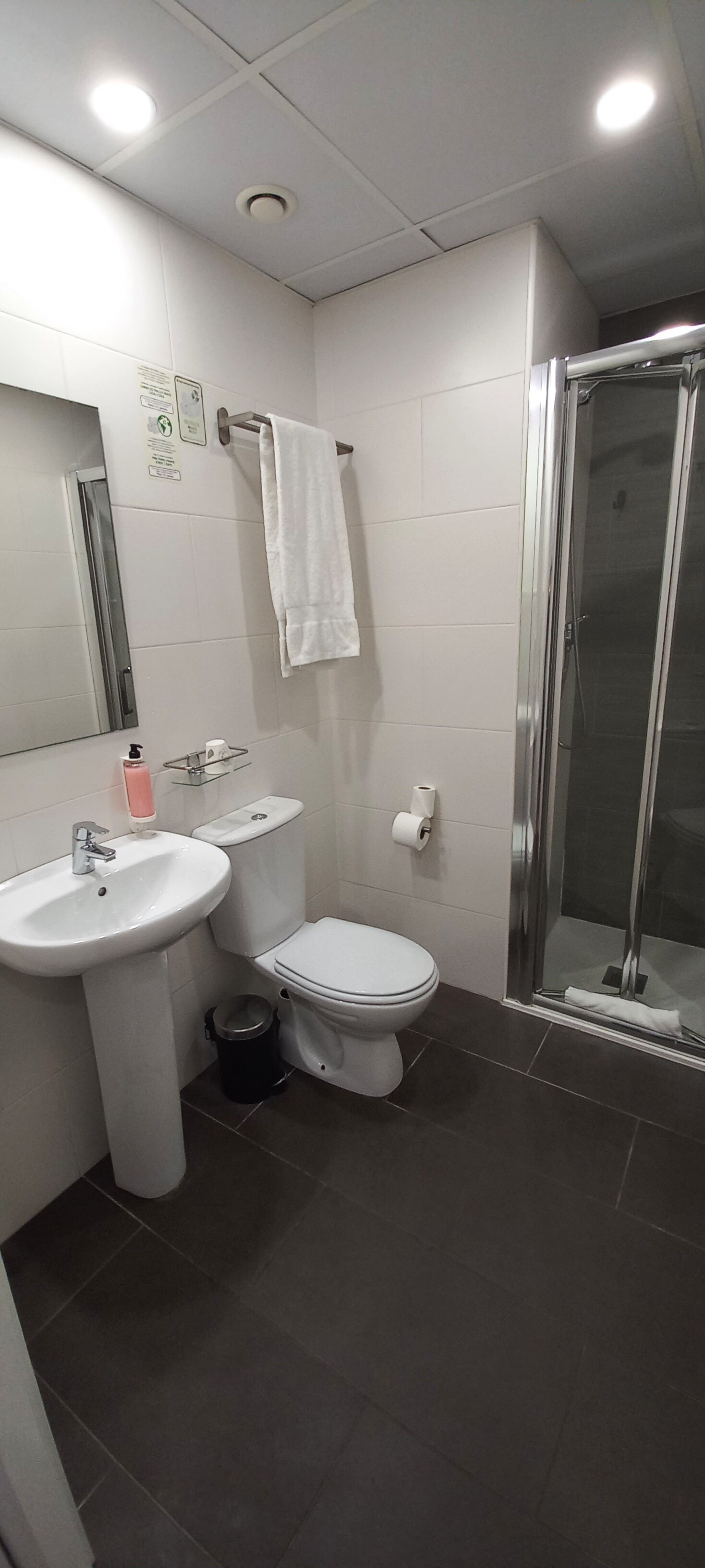 Hotel Bestprice Girona-浴室