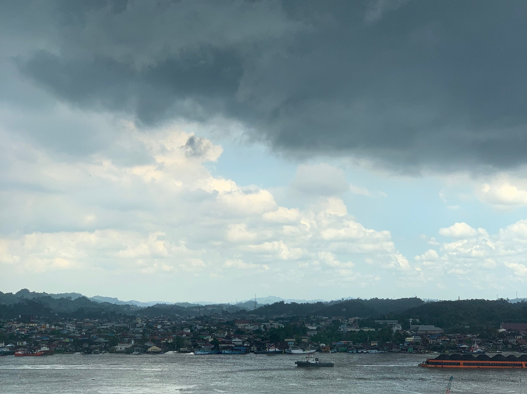 瑞雅婆罗洲三马林达酒店主图