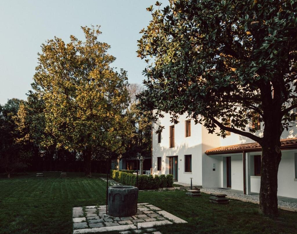 Bassano Club House