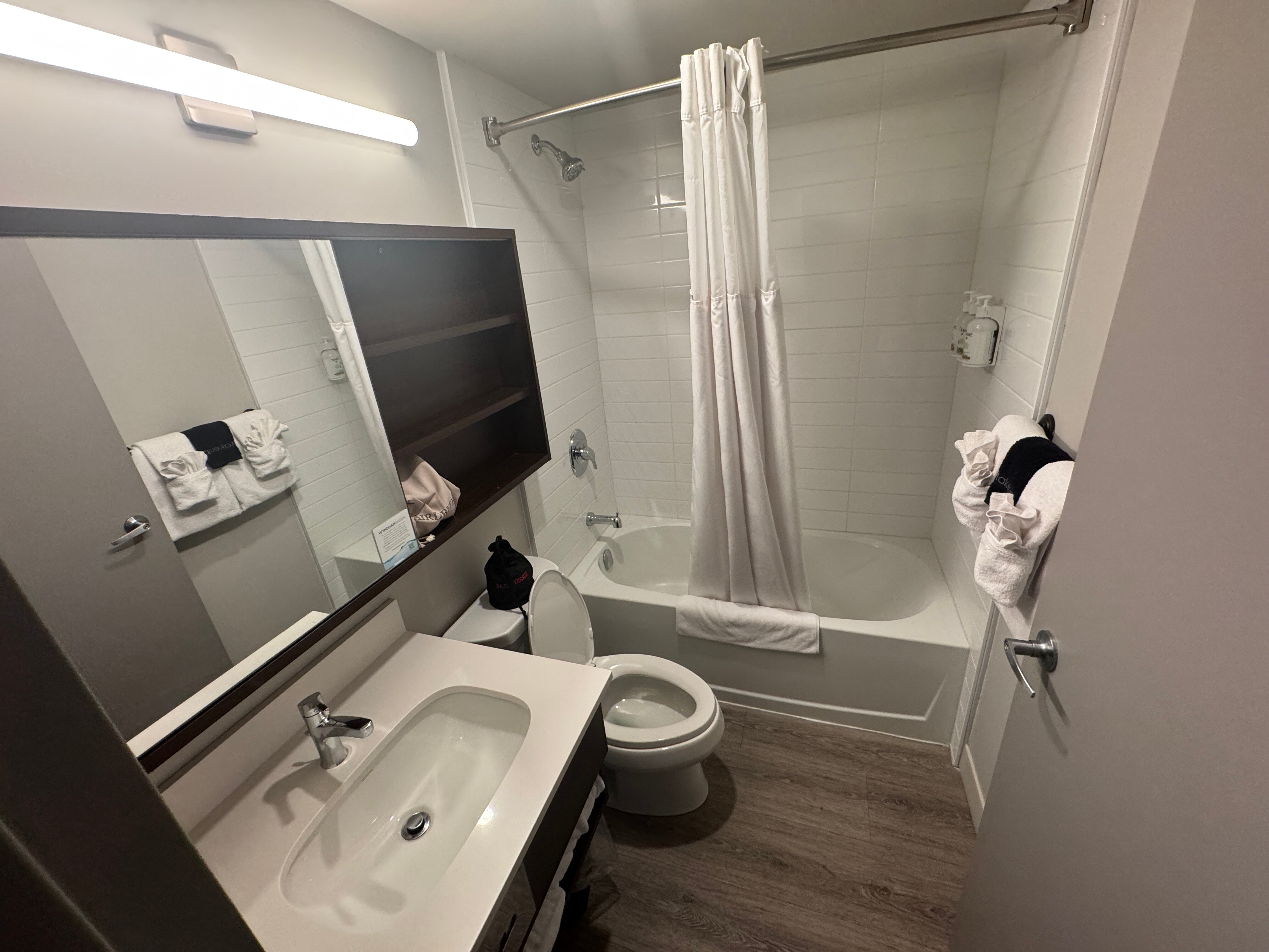 Microtel Inn & Suites By Wyndham Antigonish-浴室