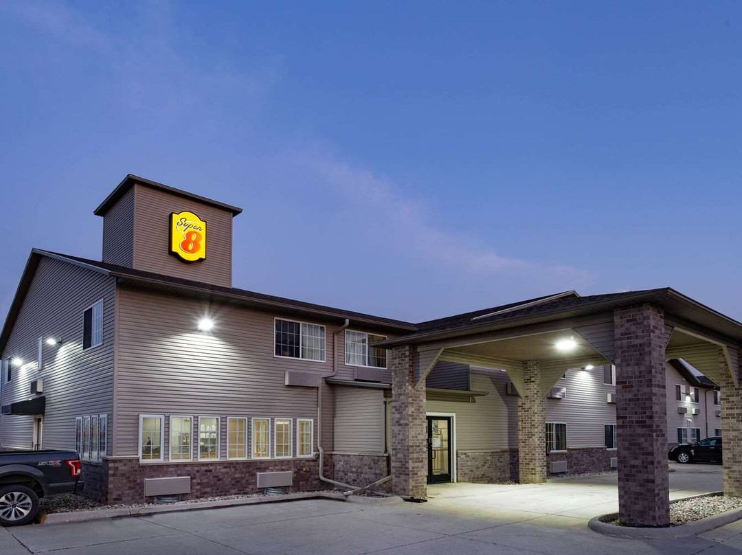 Clarion酒店住宿-Super 8 by Wyndham Fort Dodge IA
