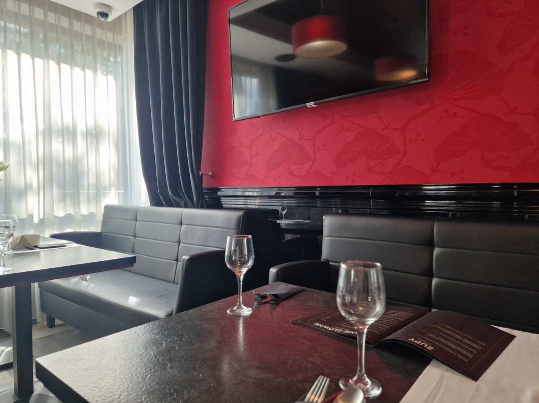 Villa Park Restauracja Marcin Brodzik主图