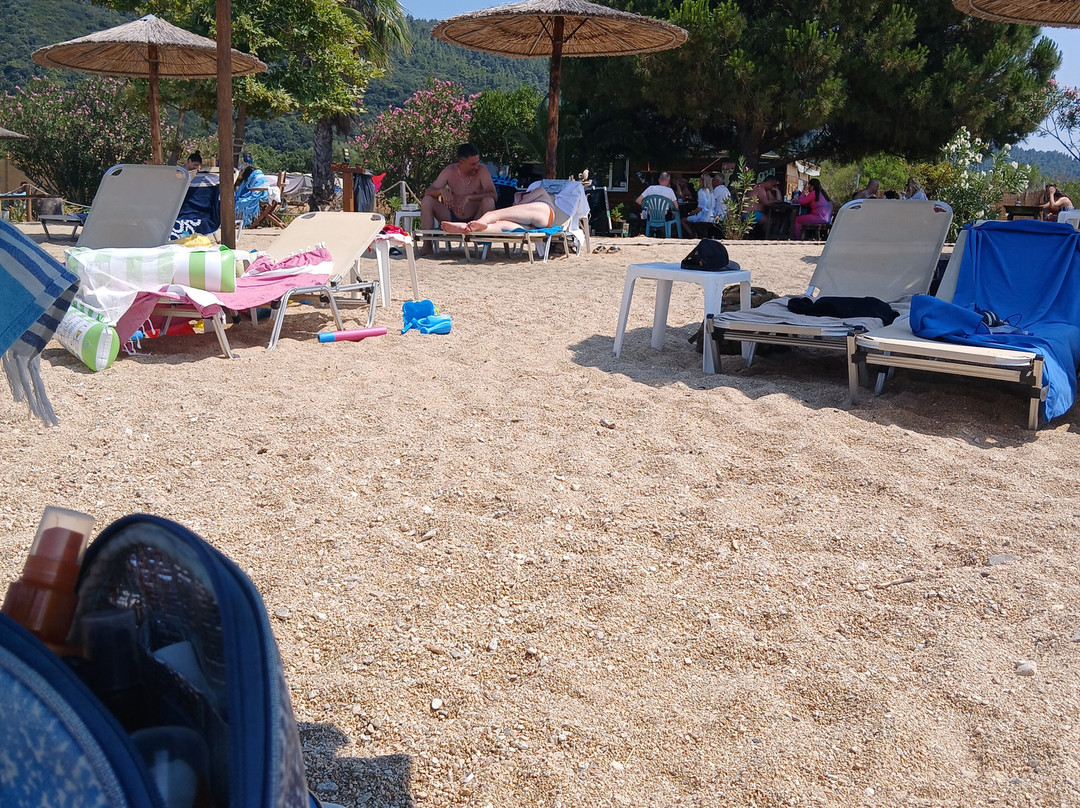 Comitsa Beach-Nea Roda必去景点