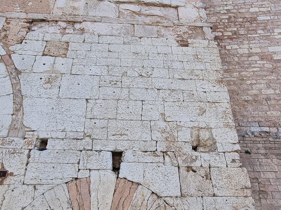 Porta Consolare-Spello必去景点