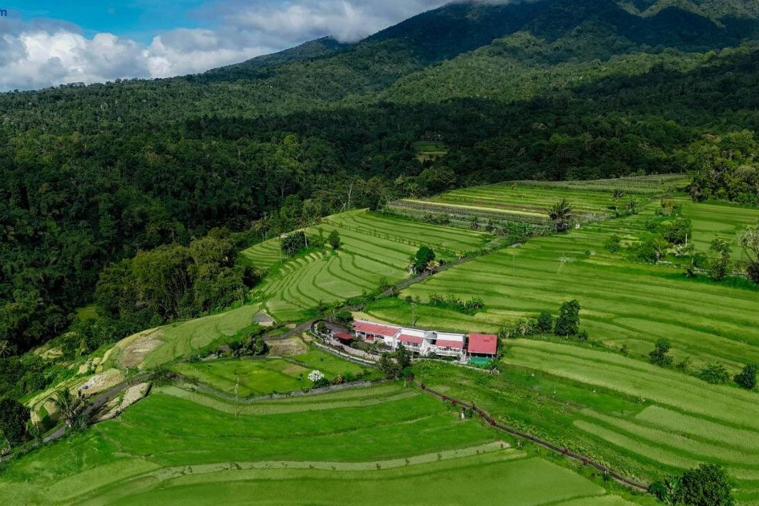 Santya Loka Lodge & Twin Waterfall