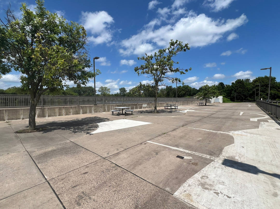Coon Rapids Dam Regional Park-Brooklyn Park必去景点