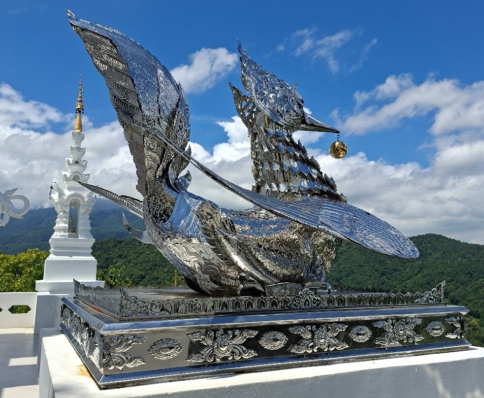 Loha Prasat Sri Mueang Pong-Mae Pong必去景点