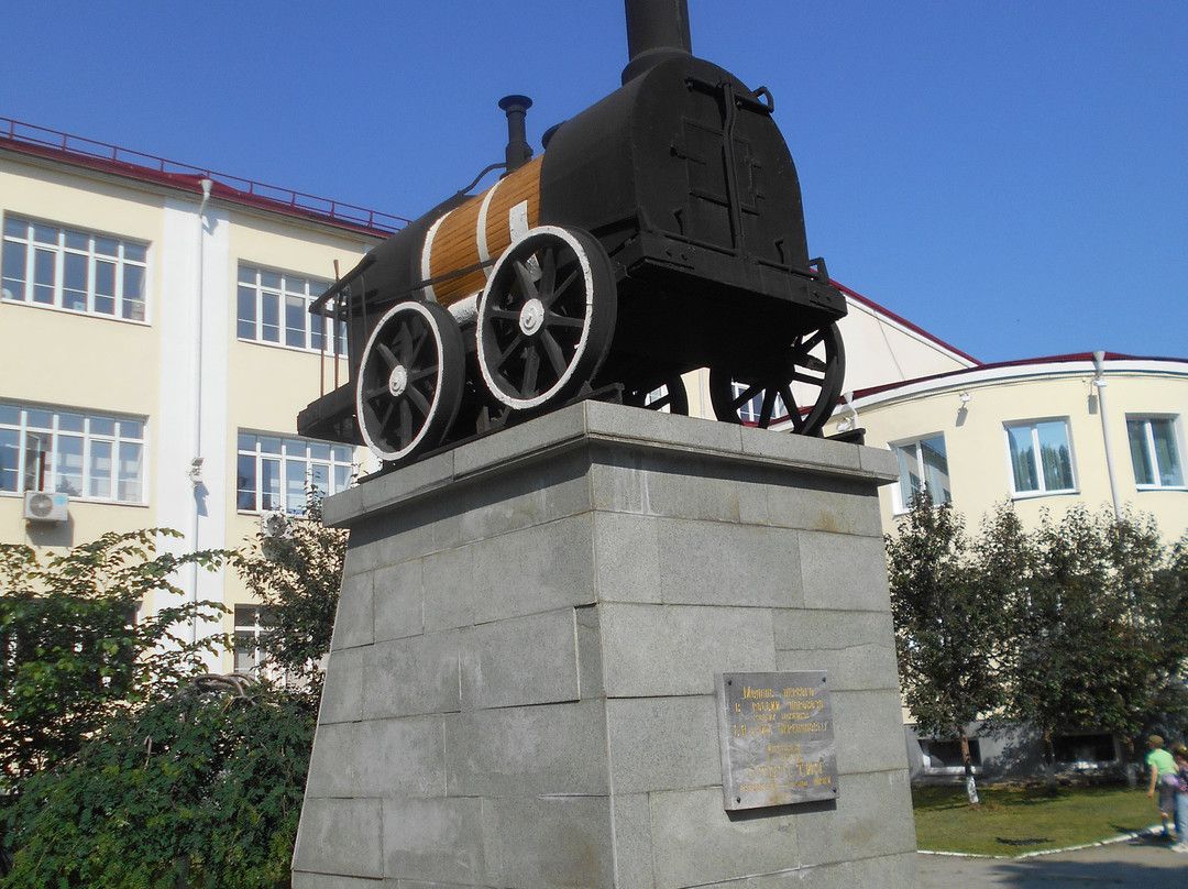 Monument to the First Steam Locomotive-叶卡捷琳堡必去景点