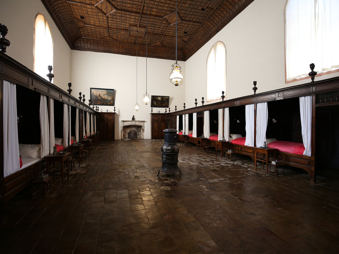 Hôtel-Dieu-Musée Greuze-图尔尼必去景点