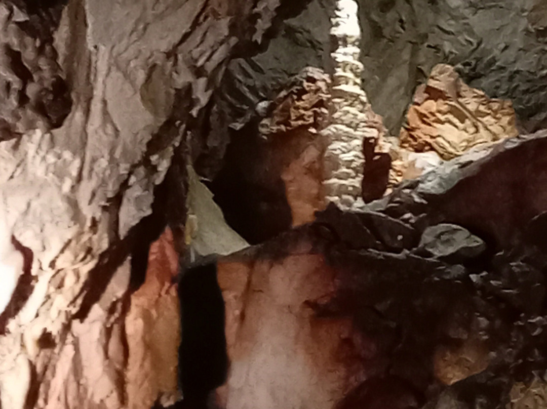 Grotta dei Dossi-Villanova Mondovi必去景点