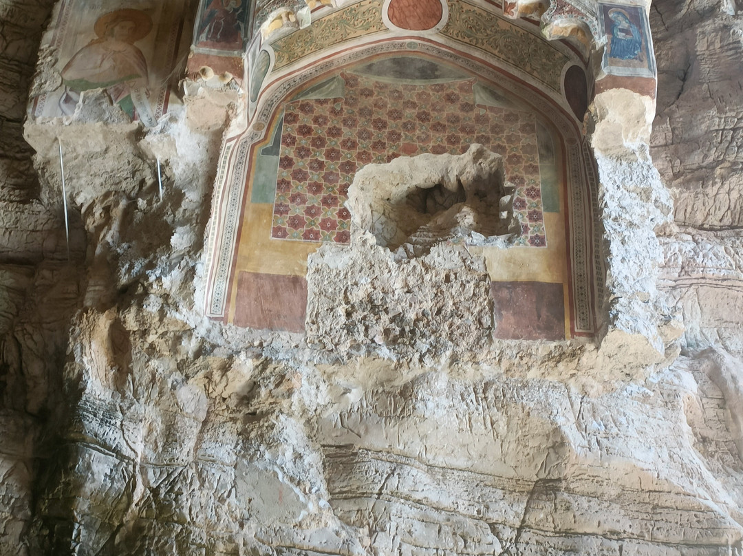Grotta del Santuario di San Michele Arcangelo-Sant'Angelo a Fasanella必去景点