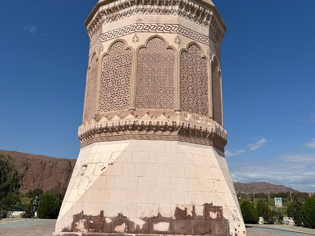 Gulustan Mausoleum-纳希切万 必去景点