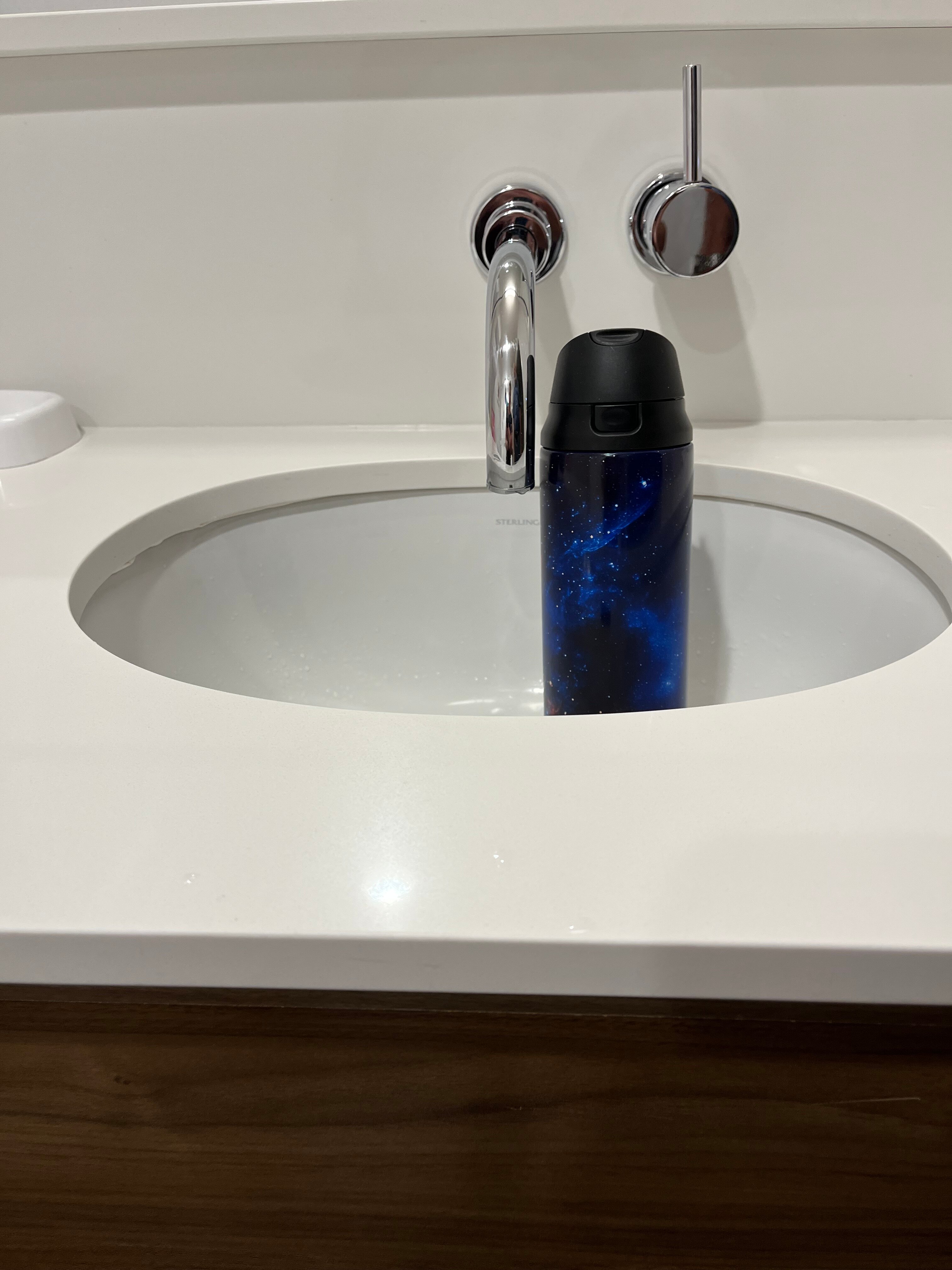 Hampton Inn & Suites Roseburg-浴室