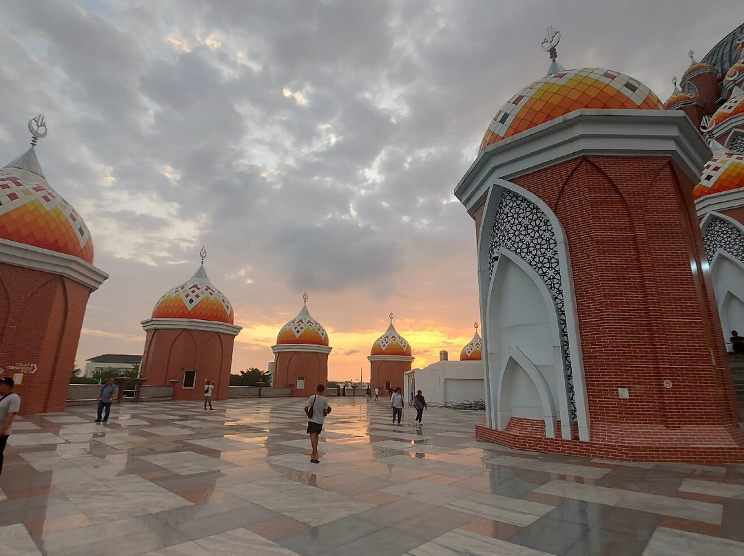 Makassar Mosque with 99 domes-孟加锡必去景点