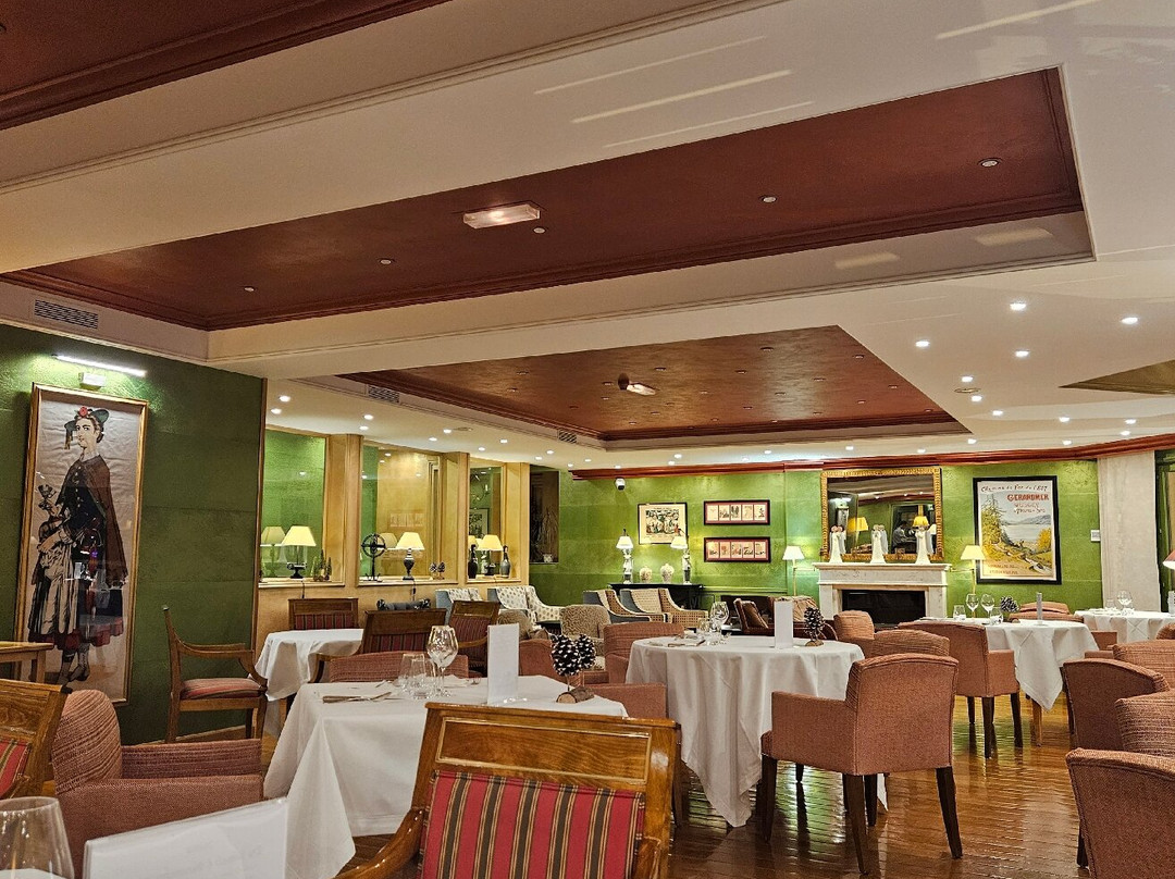 湖庄园酒店主图