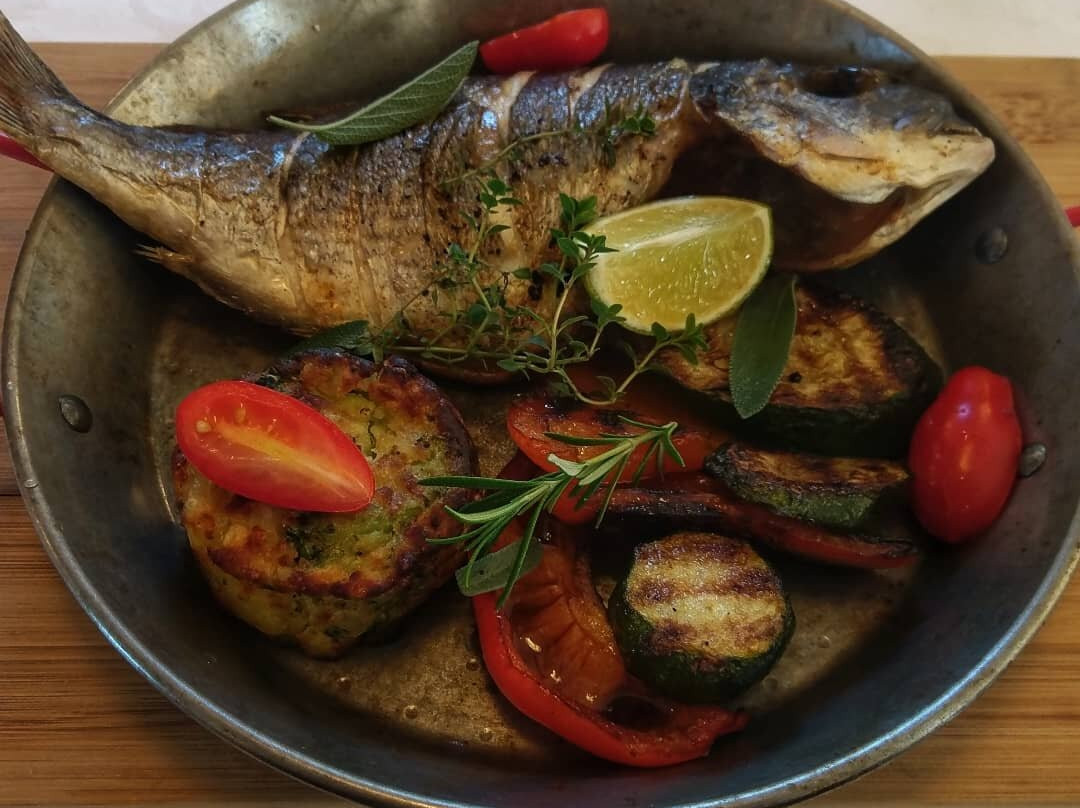 Zarzecze酒店住宿-Dworek nad Rozlewiskiem