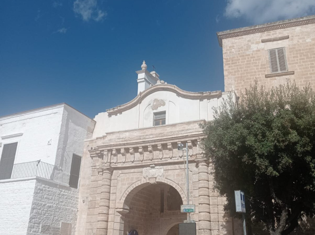 Arco Marchesale o Porta Grande-波利尼亚诺阿马雷必去景点