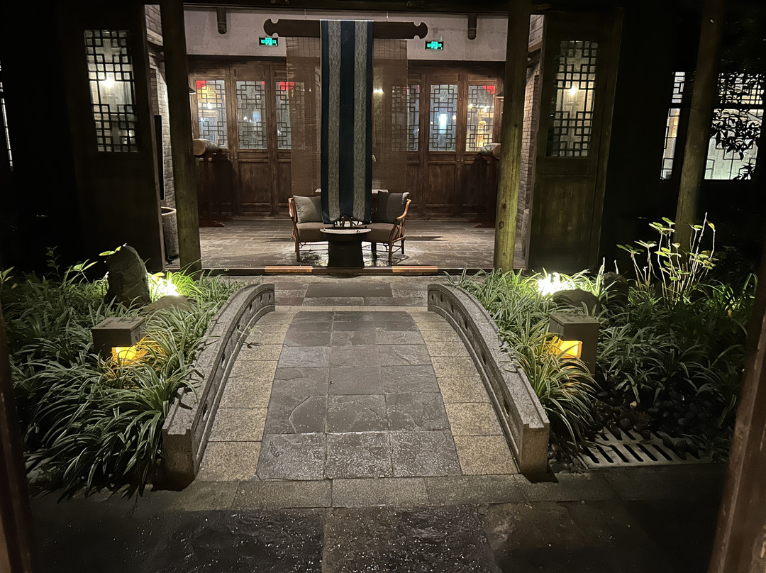 丹寨万达锦华温泉酒店主图