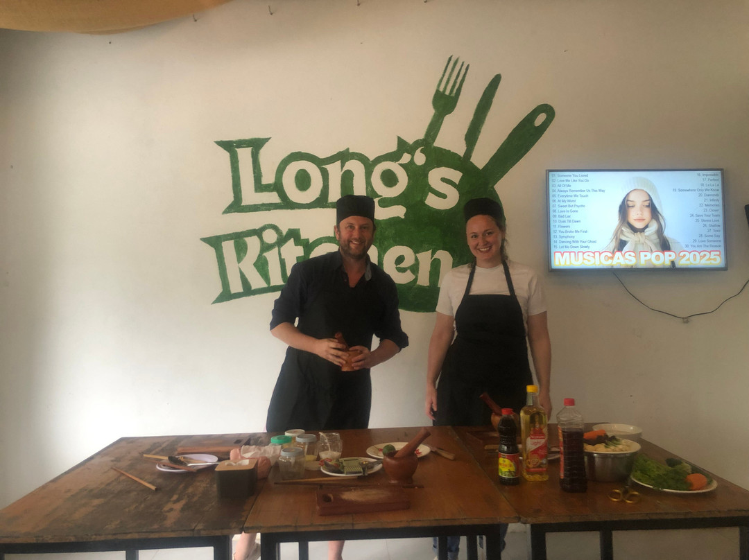 Long's Kitchen Restaurant & Cooking Class