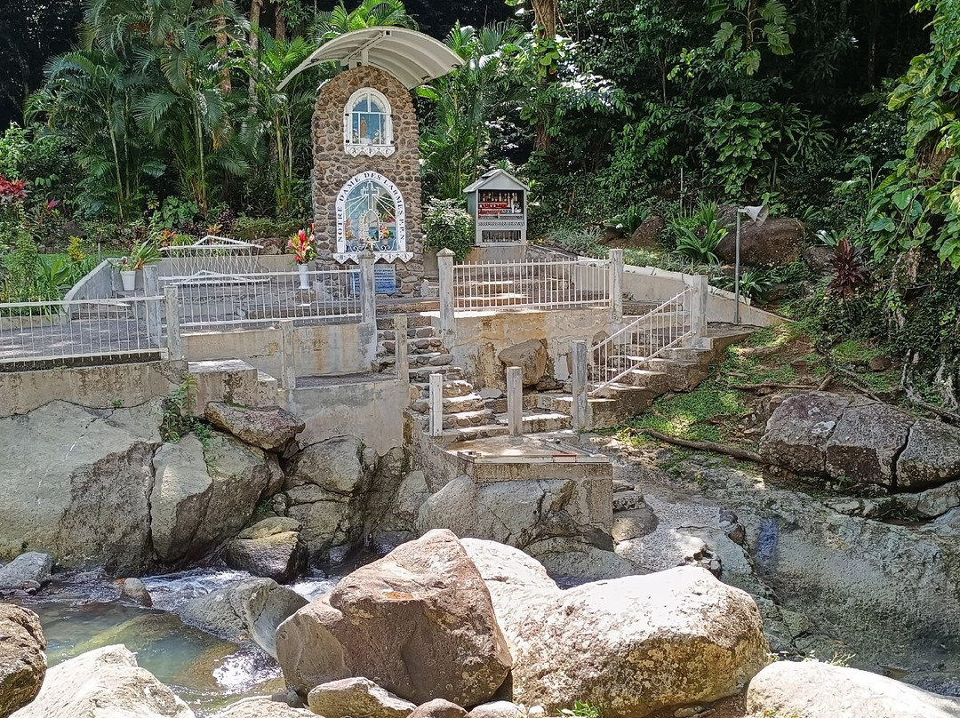 Notre Dame des Larmes-Pointe-Noire必去景点