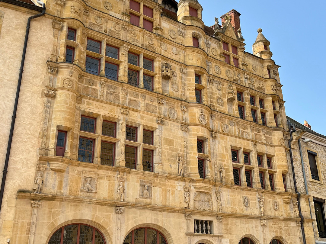 Hôtel de Ville-Paray Le Monial必去景点