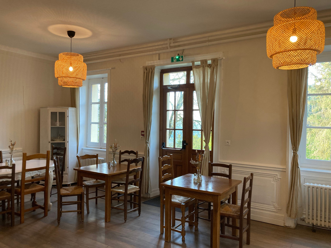 Hridaya Yoga France-Saint-Just-d'Avray必去景点