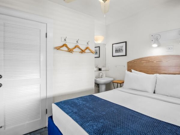 伊甸园酒店-客卧