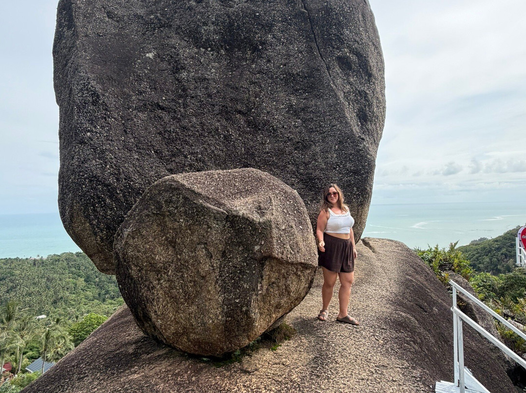 Overlap Stone-拉迈海滩必去景点